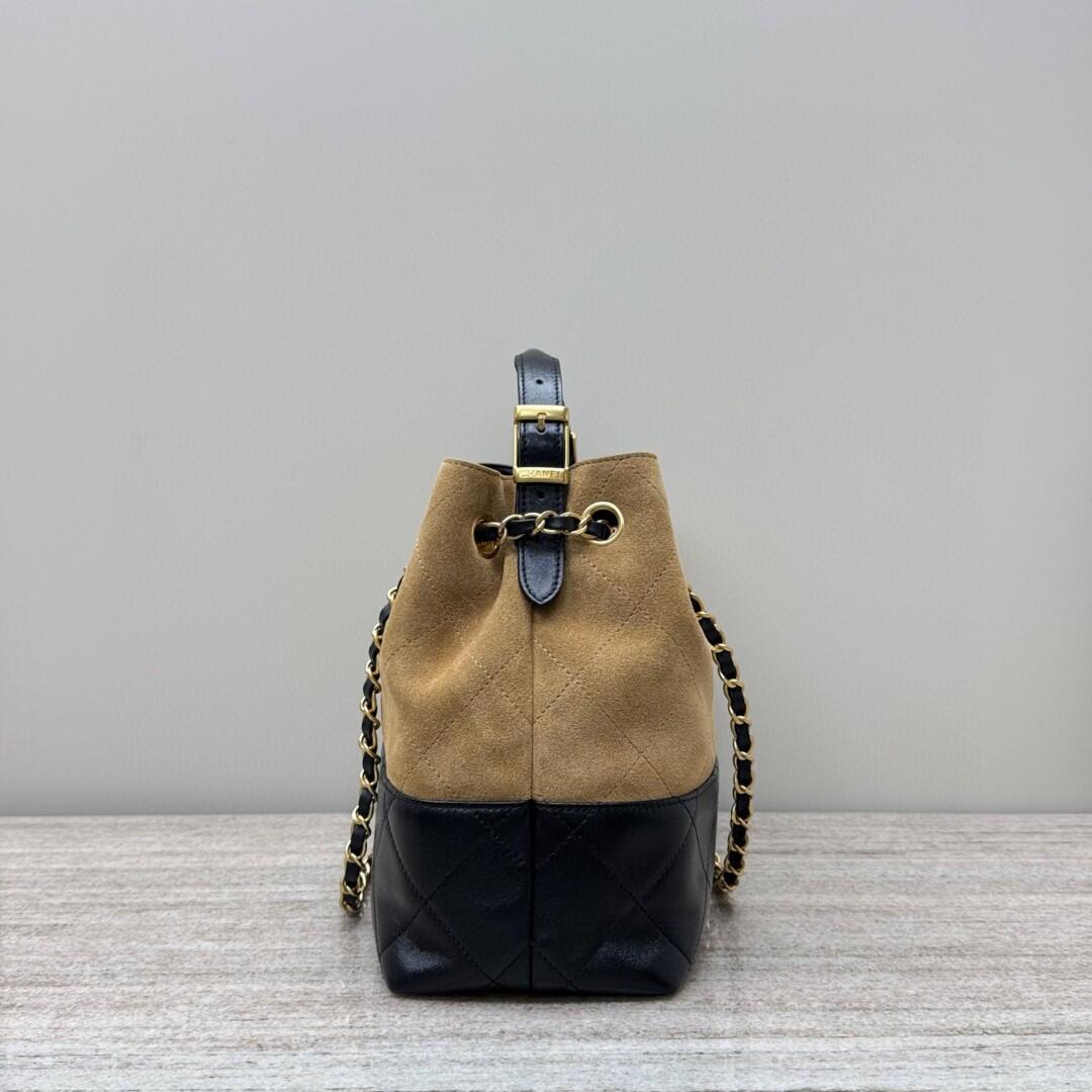 【シャネル】★秋冬のコーデに大活躍★HOBO バッグ★25A限定