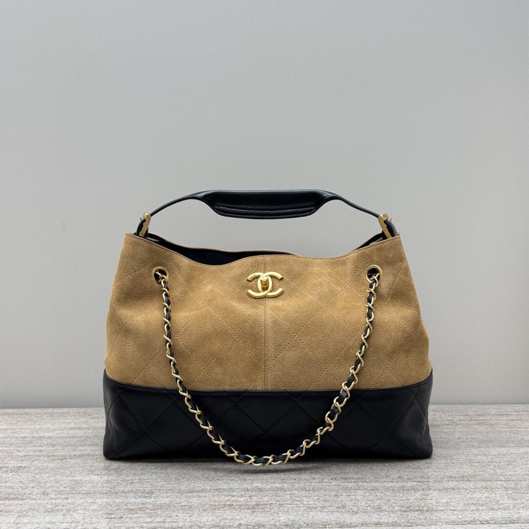 【シャネル】★秋冬のコーデに大活躍★HOBO バッグ★25A限定