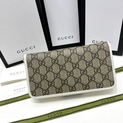 【グッチ】 限定カラー登場！超薄デザインの高級レザー財布