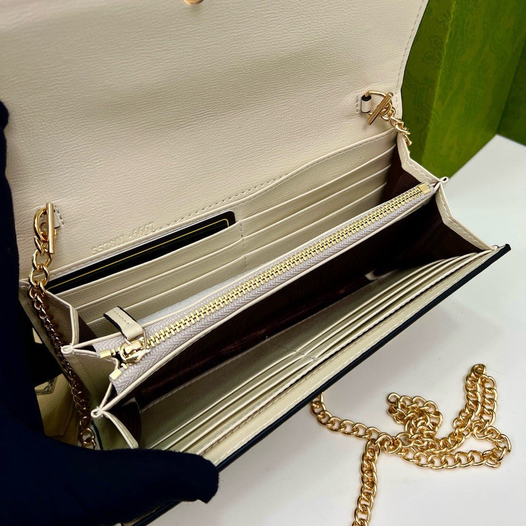 【グッチ】 上質レザー採用 スリムで高級感溢れる財布