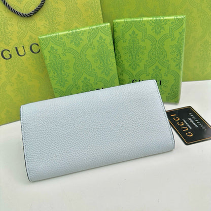 【グッチ】 春と夏定番人気♪ 薄型デザインでどんなシーンにもマッチ