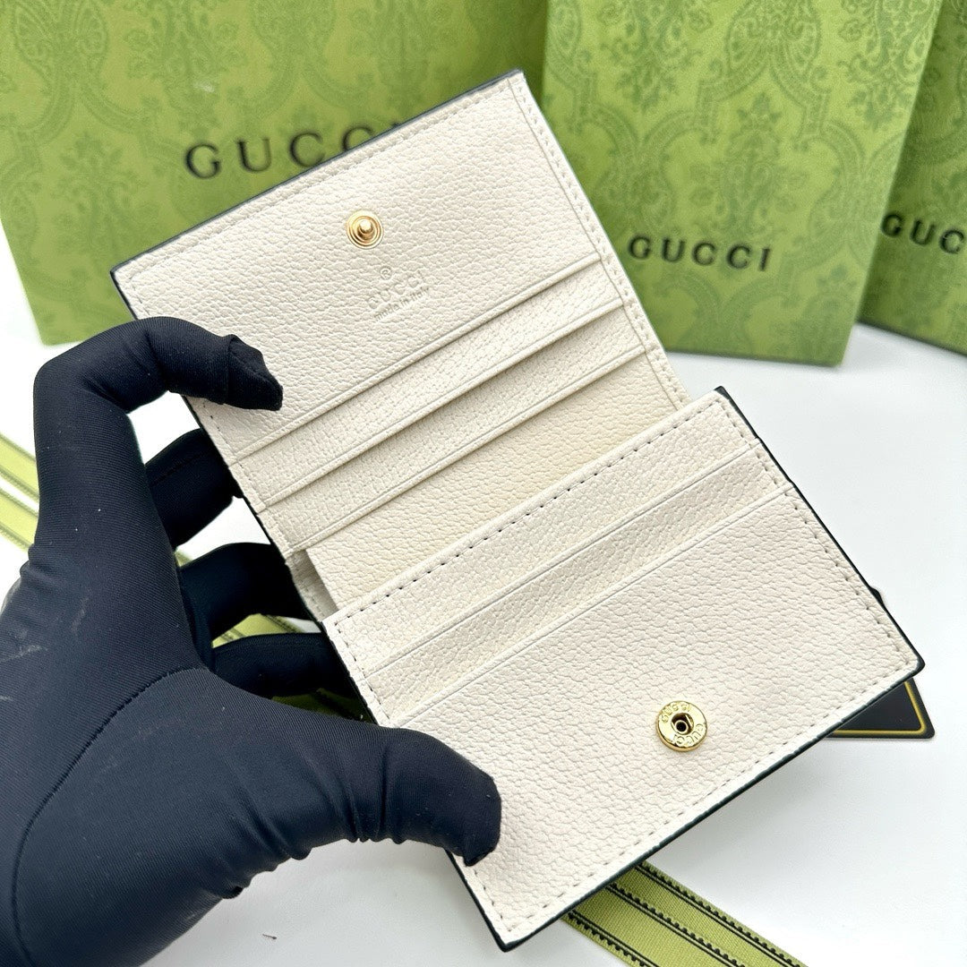 【グッチ】 個性的なデザイン 短財布 春夏限定コレクション