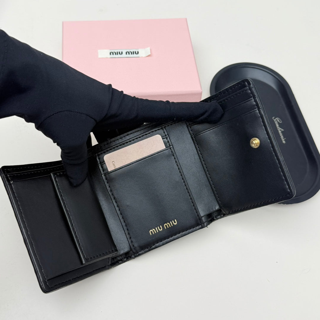 【ミュウミュウ】上品なデザイン♪おしゃれ】3つ折り財布3色