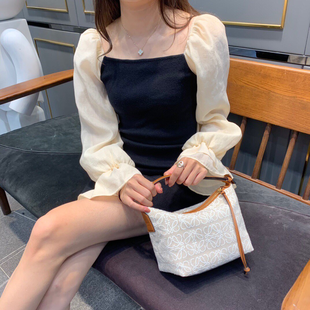 【ロエベ】新作SS·アナグラム キュービィバッグ